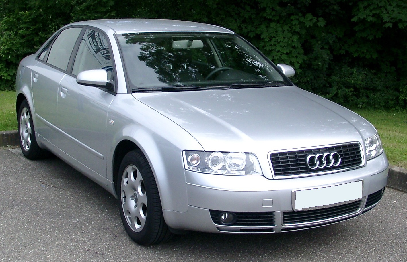 Audi A4 B6 sedan önden görünüm