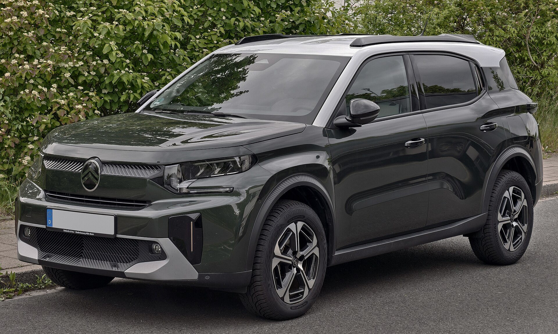 Yeni Citroën C3 Aircross Hybrid 145 Max, önden üç çeyrek görünüm