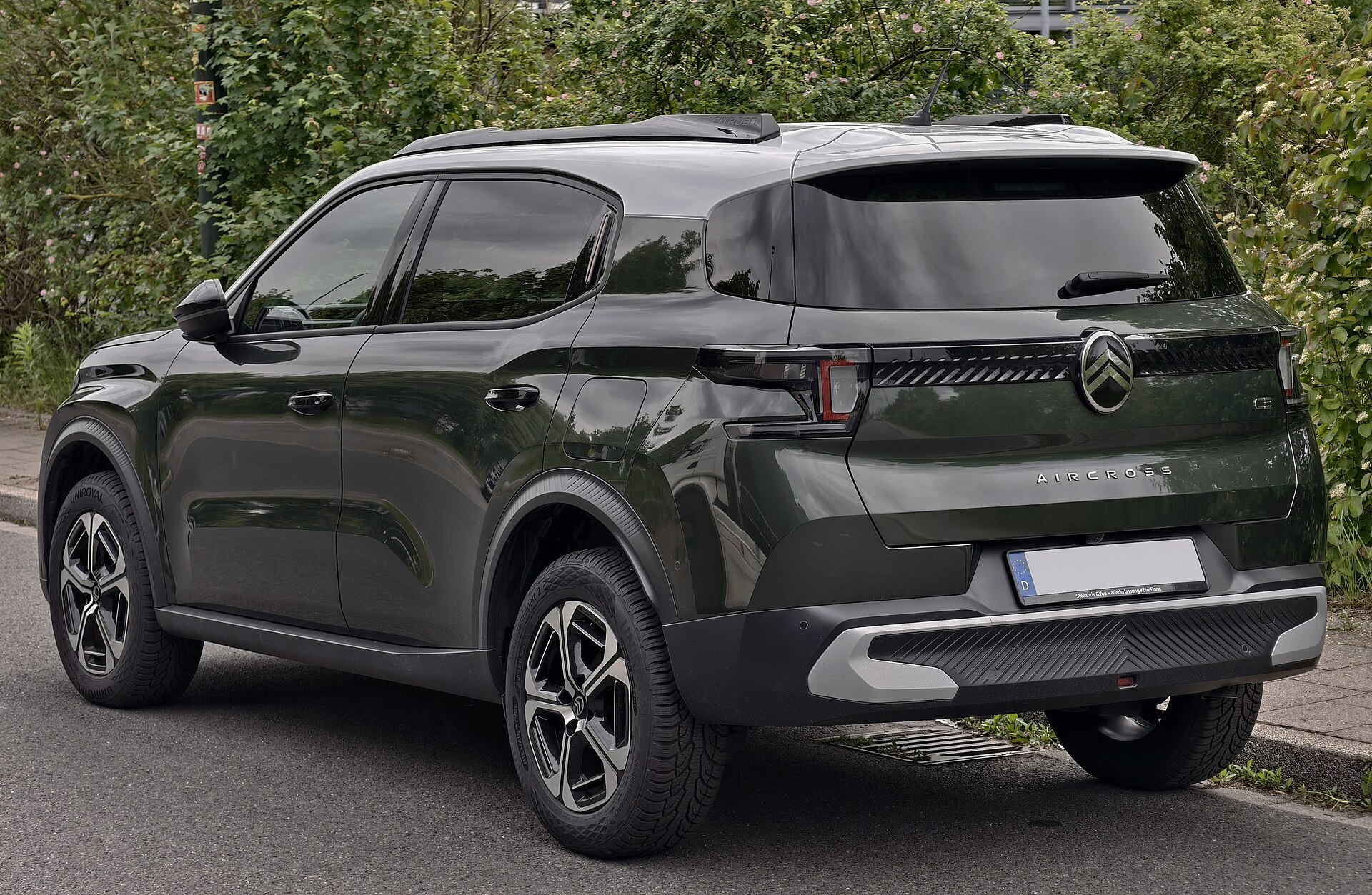 Yeni Citroën C3 Aircross Hybrid 145 Max arka görünümü