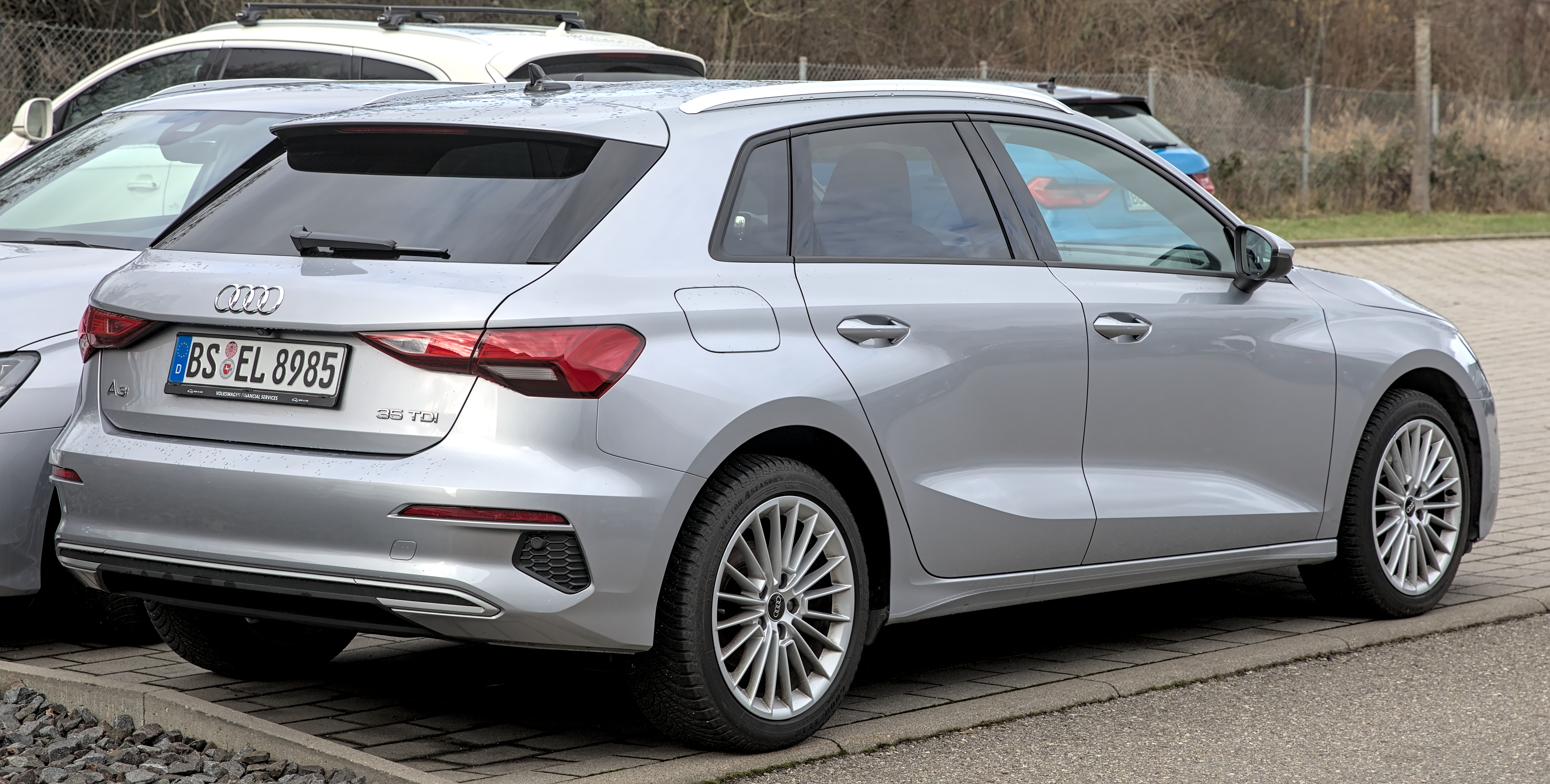 Audi A3 8Y Sportback arka üç çeyrek görünüm