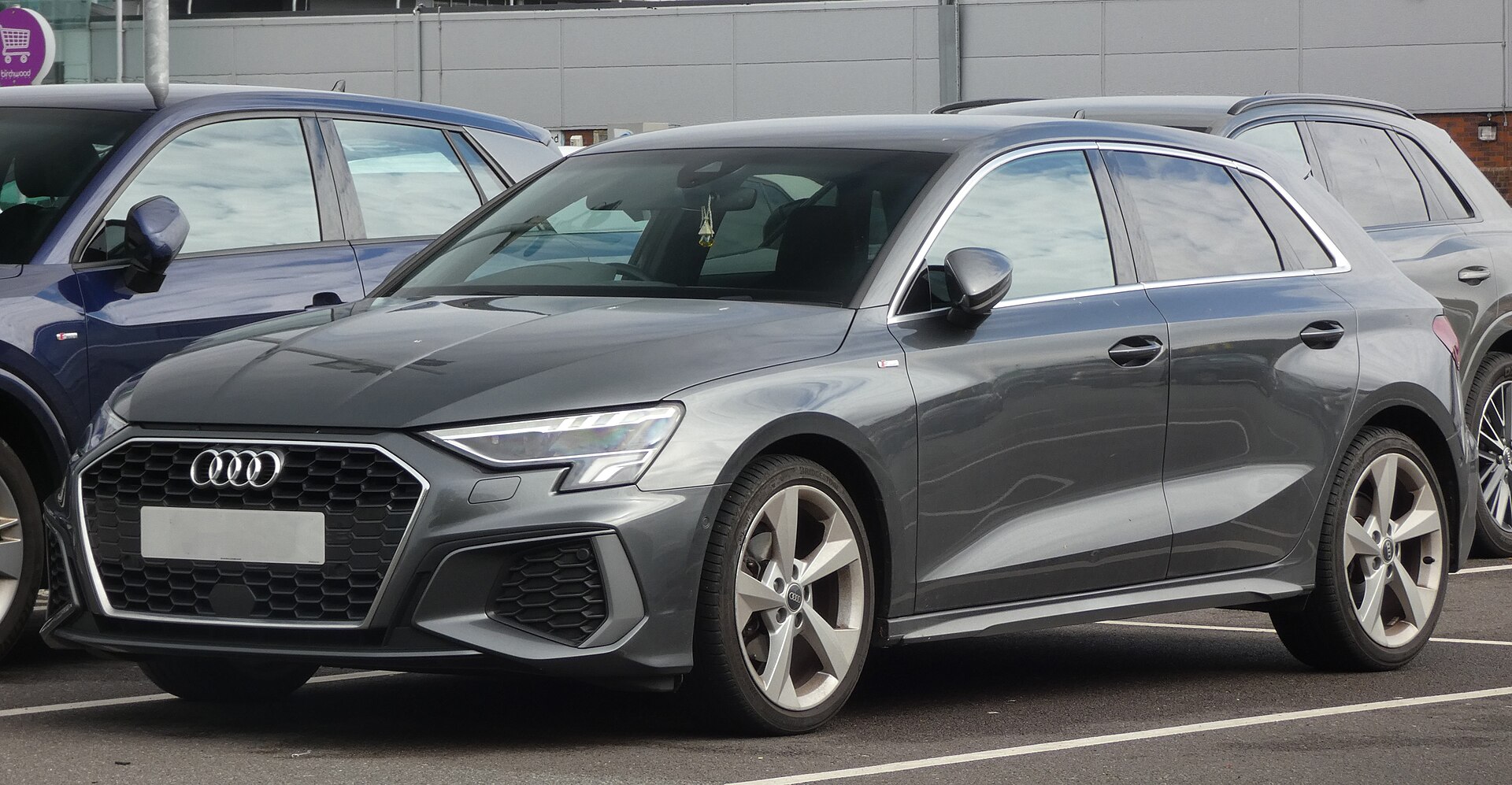 Gri Audi A3 8Y Sportback 35 TFSI S line