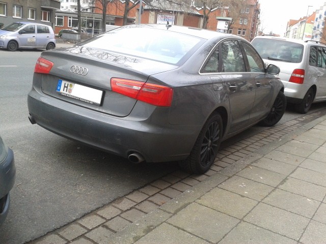 Audi A6 C7 arka görünüm ve TDI amblemi