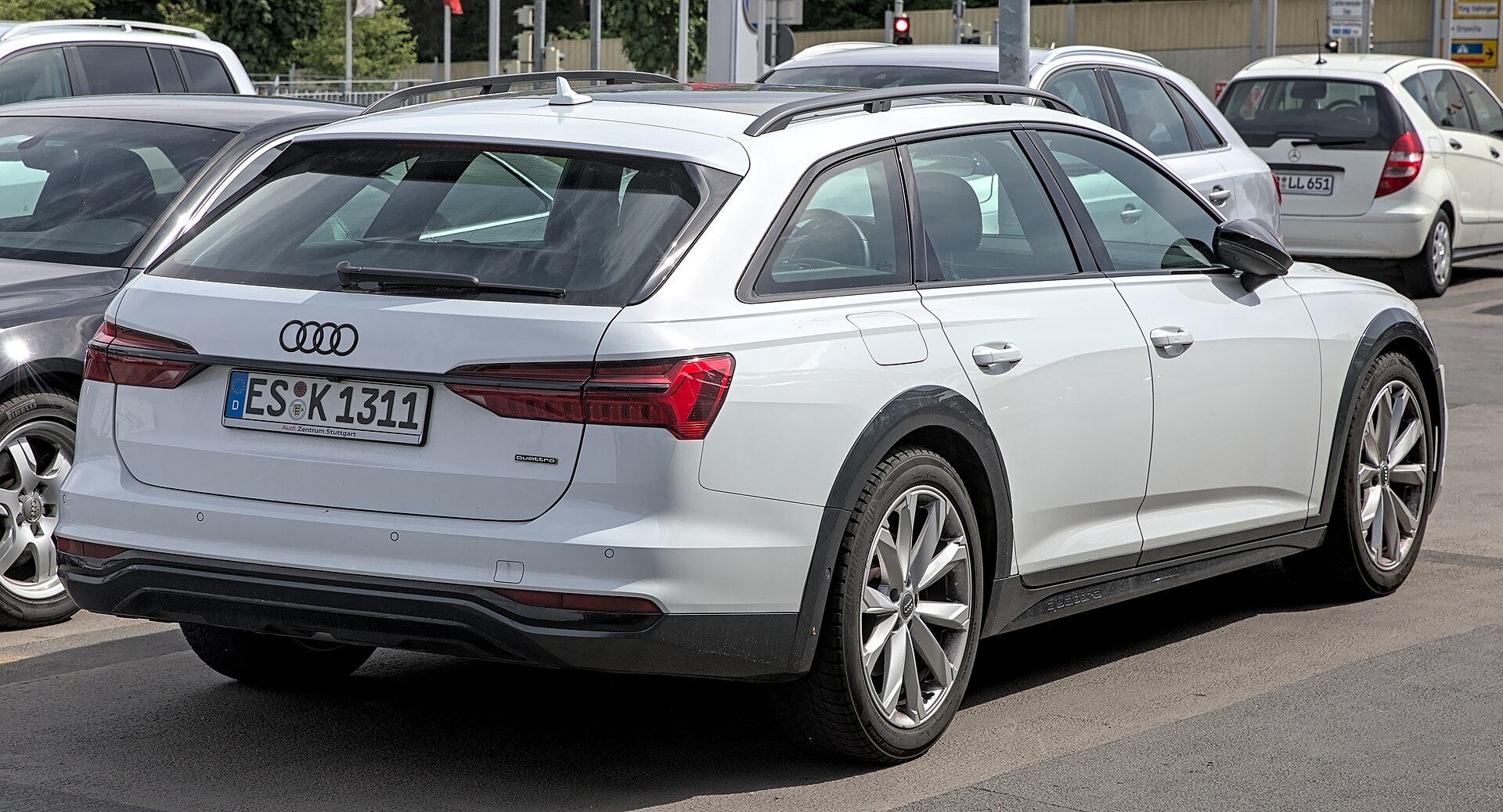 Audi A6 C8 allroad arka görünüm