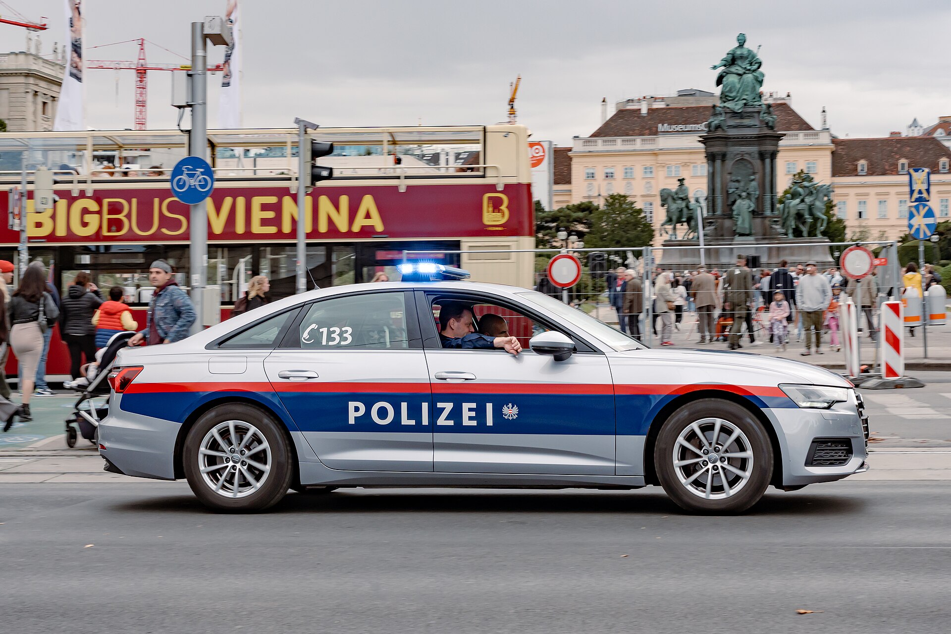 Audi A6 C8 sağ yan görünüm