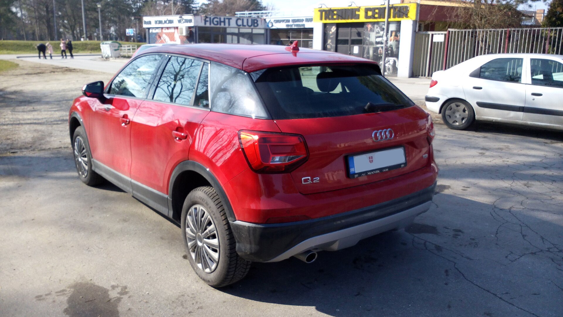 Audi Q2 arka üç çeyrek görünüm ve C sütunu blade