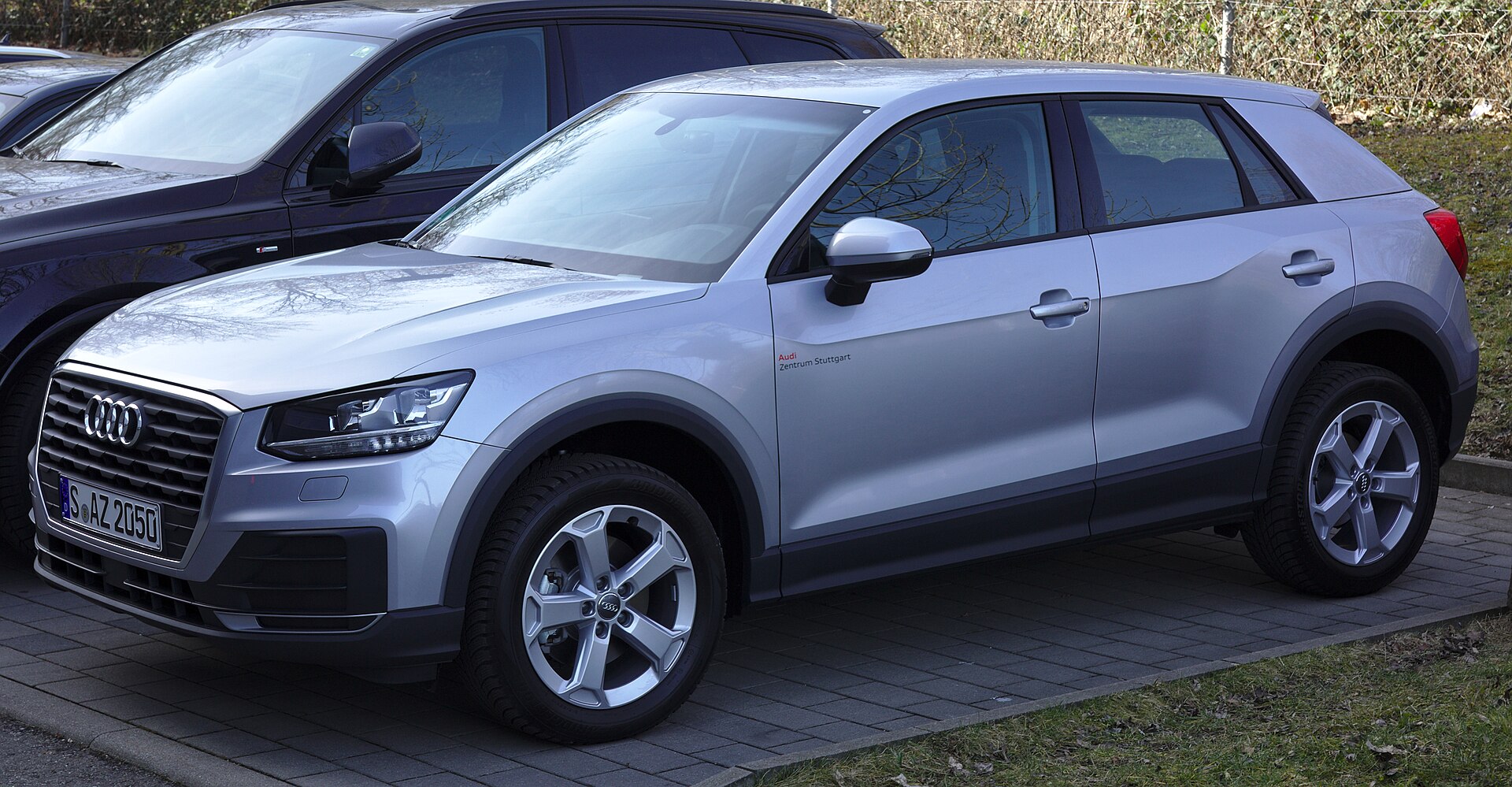 Audi Q2 yandan önden görünüm