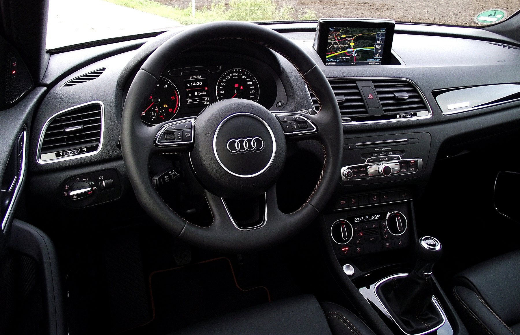 Audi Q3 8U makyajlı iç mekân ve multimedya ekranı