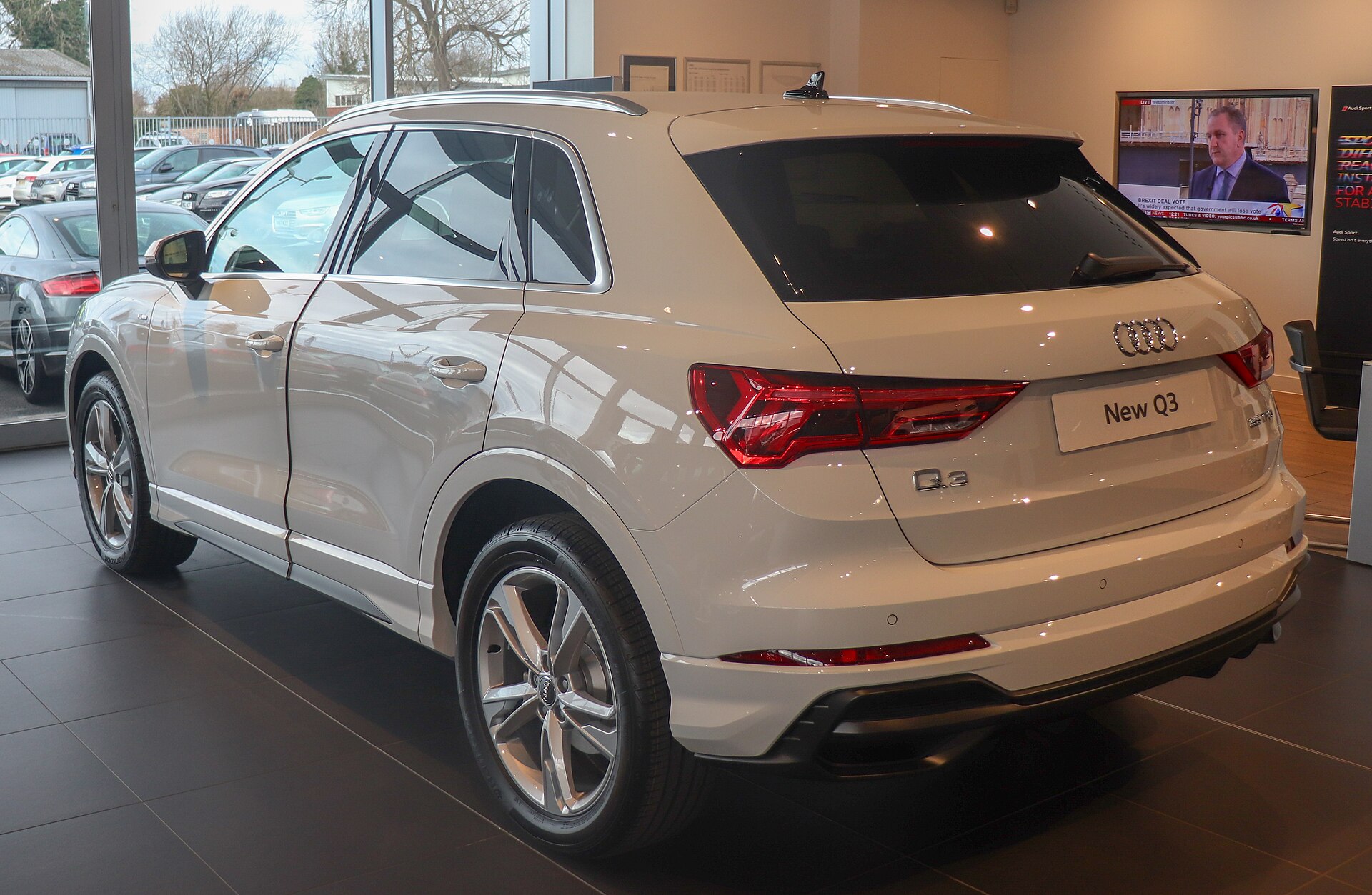 Audi Q3 F3 35 TFSI arka görünüm