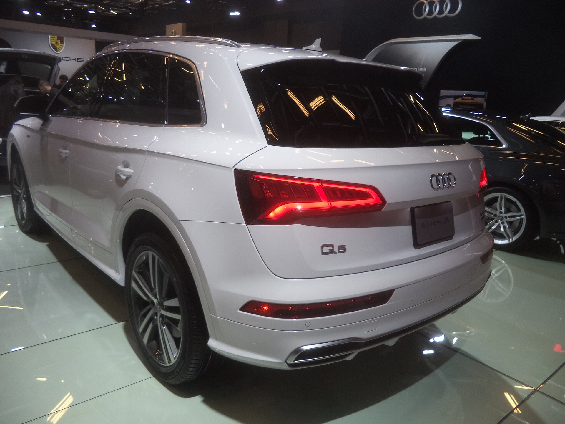 Audi Q5 FY makyaj öncesi arka görünüm