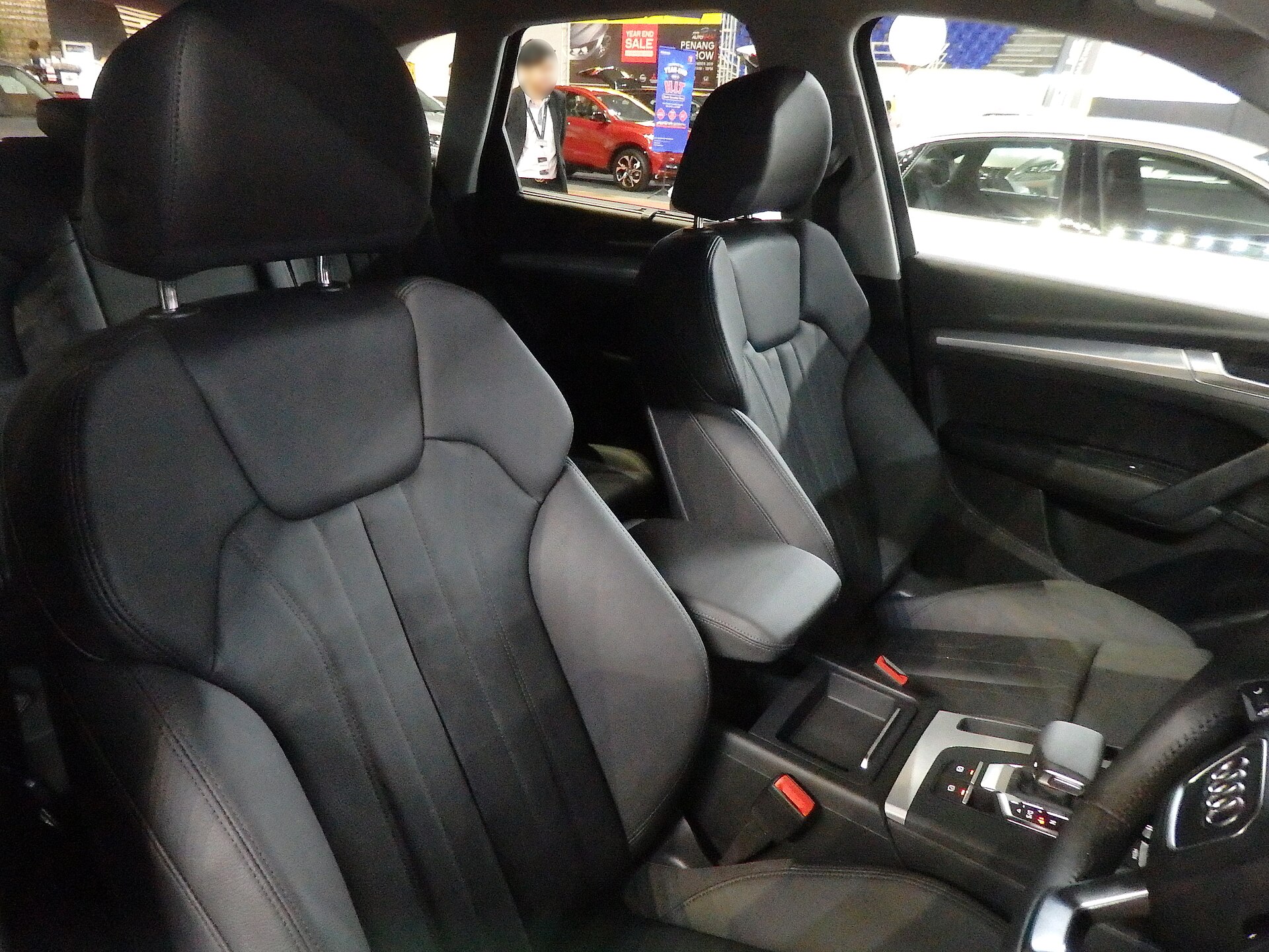 Audi Q5 FY iç mekân ve S tronic vites seçici