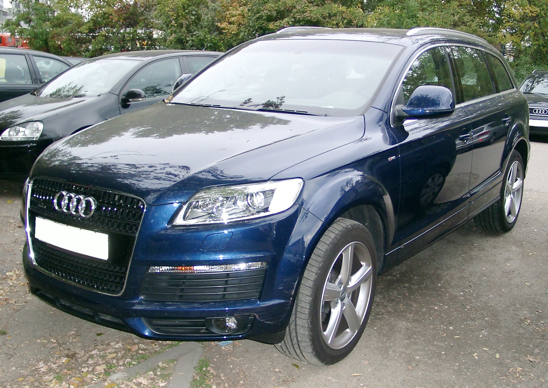 Audi Q7 4L uzun gövde ve yan profil