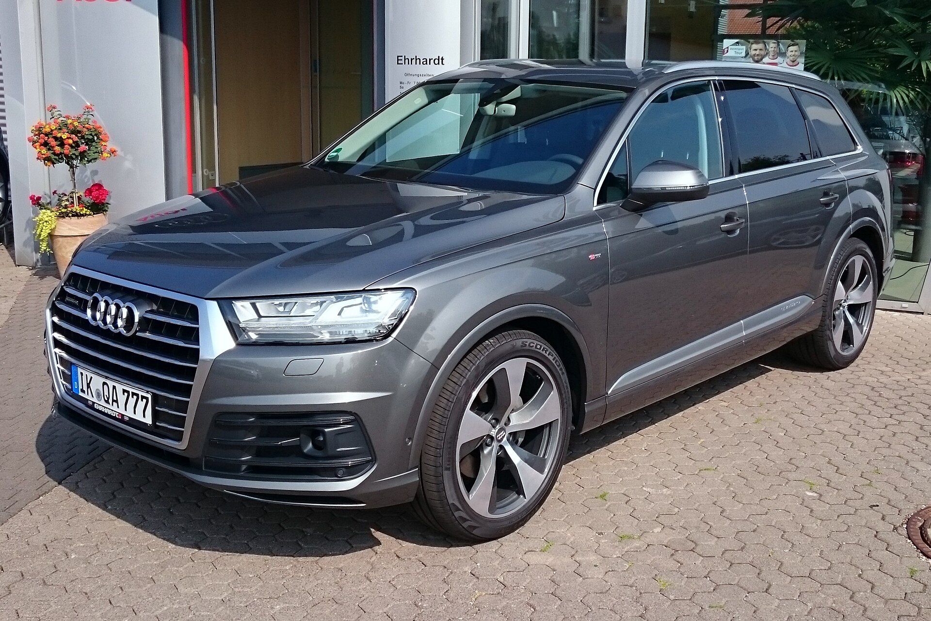 Audi Q7 4L 3.0 TDI quattro S line yandan