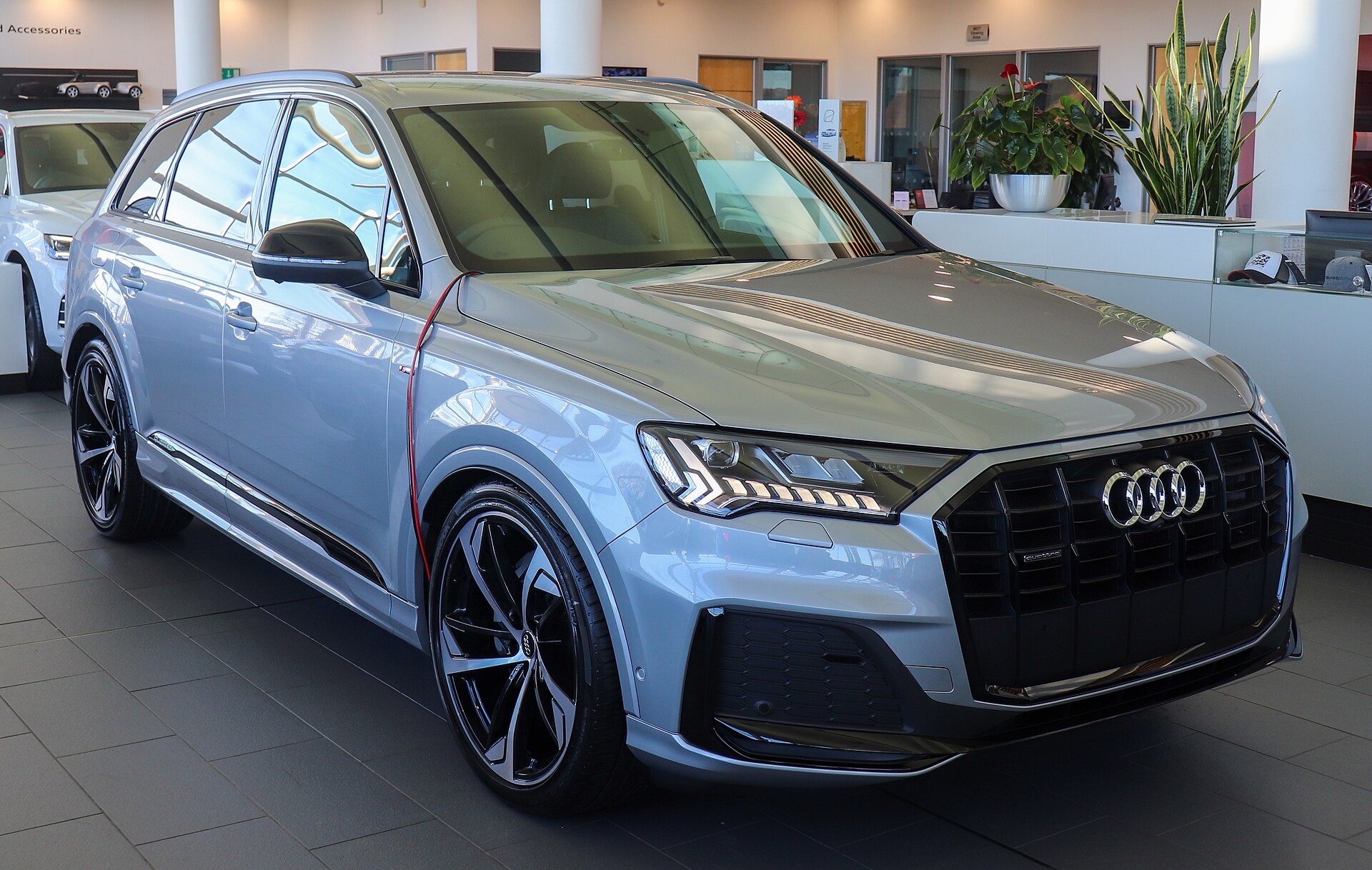 2019 Audi Q7 makyajlı ön tasarımı