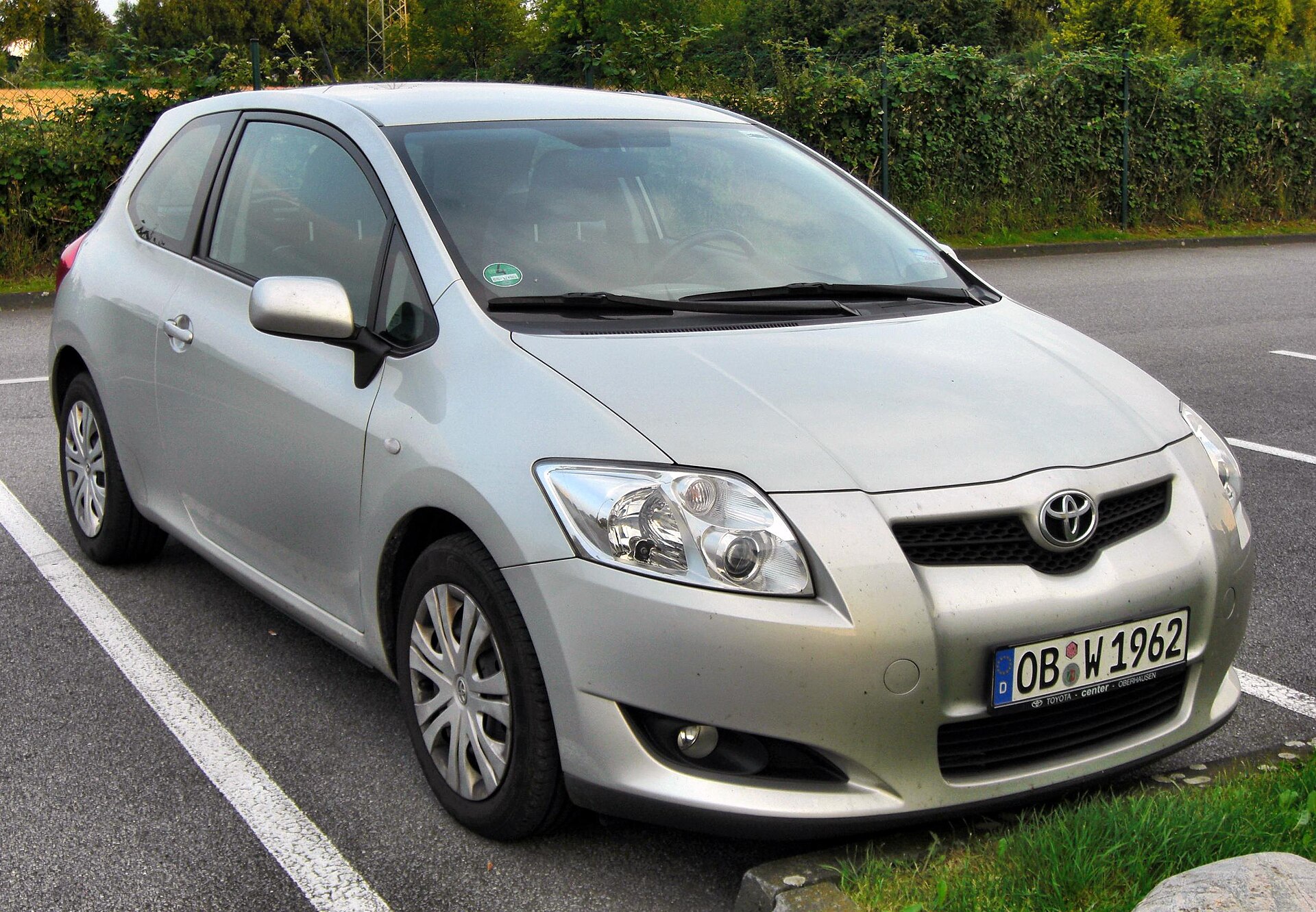 Toyota Auris E150 önden görünüş