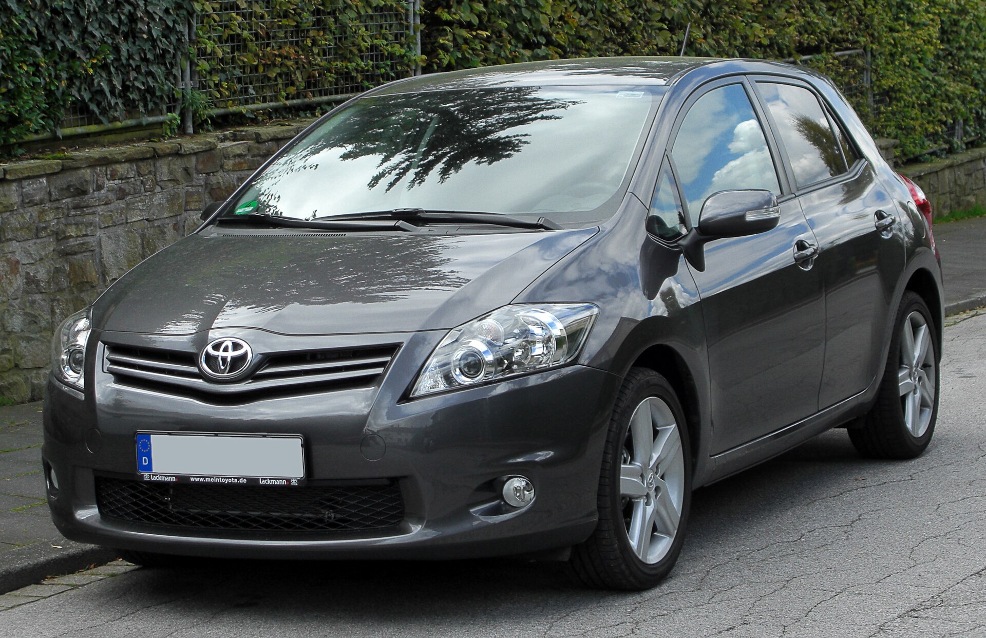 2010 Toyota Auris E150 makyajlı ön tasarım