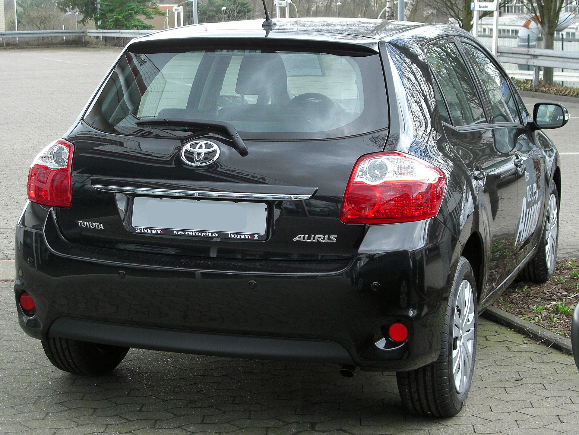 2010 Toyota Auris E150 makyajlı arka tasarım