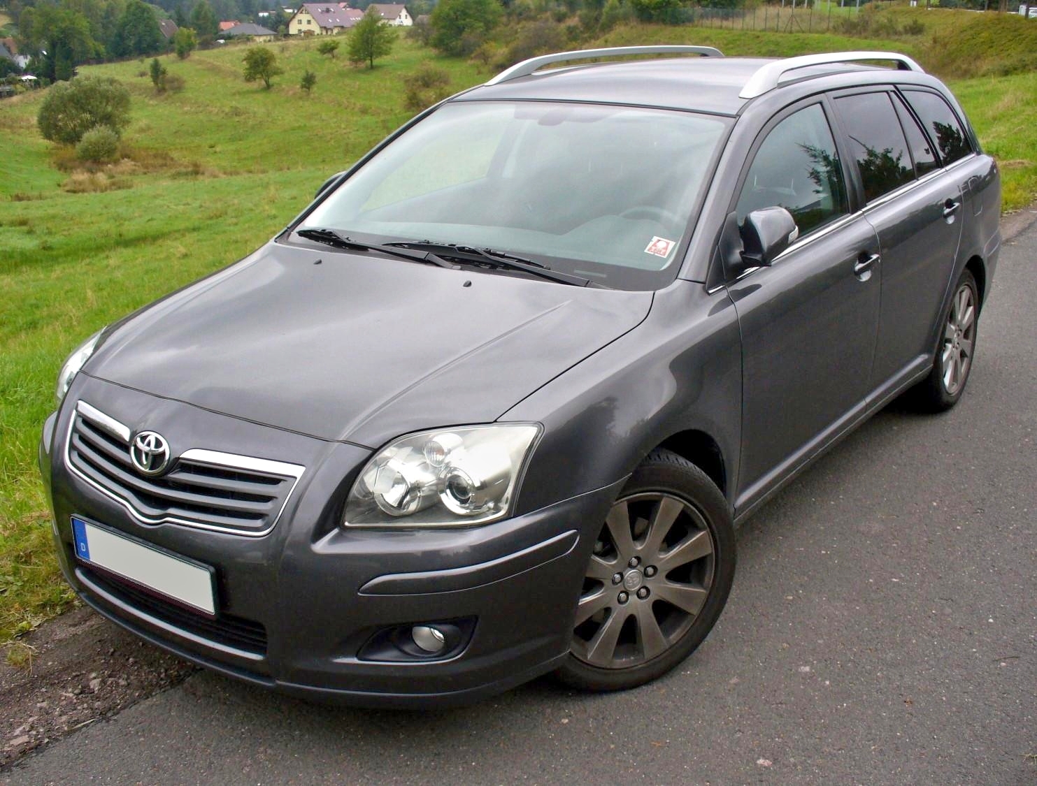 Makyajlı Toyota Avensis T25 Combi station wagon