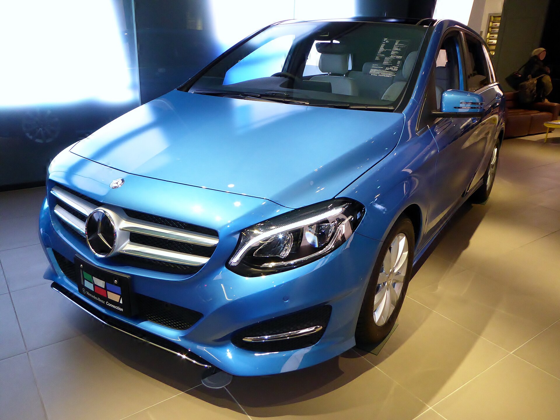 Mercedes-Benz B-Serisi W246 ön üç çeyrek görünüm
