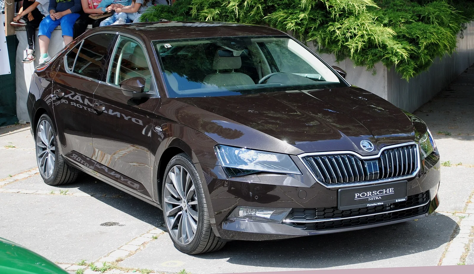 Škoda Superb Mk3 ön üç çeyrek