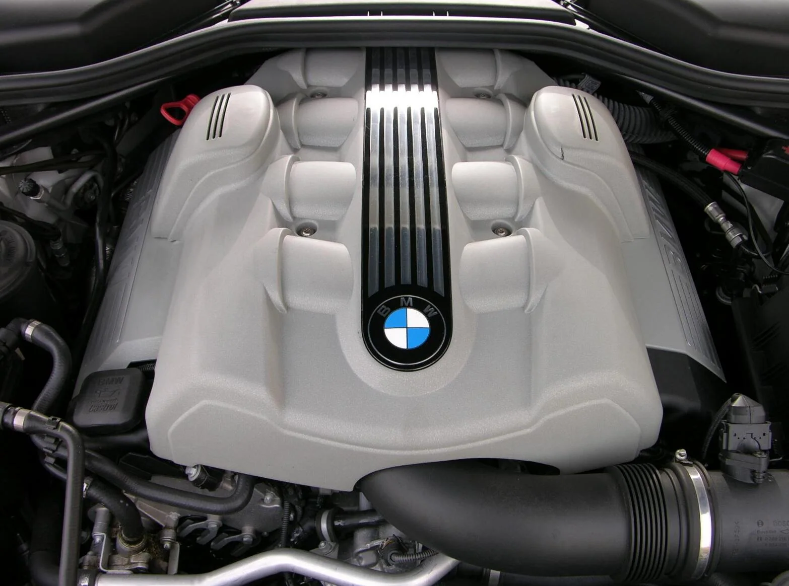 BMW N62 V8 motor bölmesi
