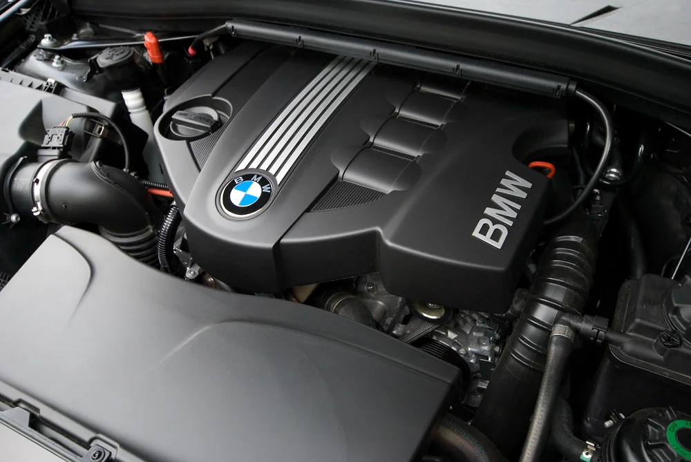 BMW N47D20 dizel motor görünümü
