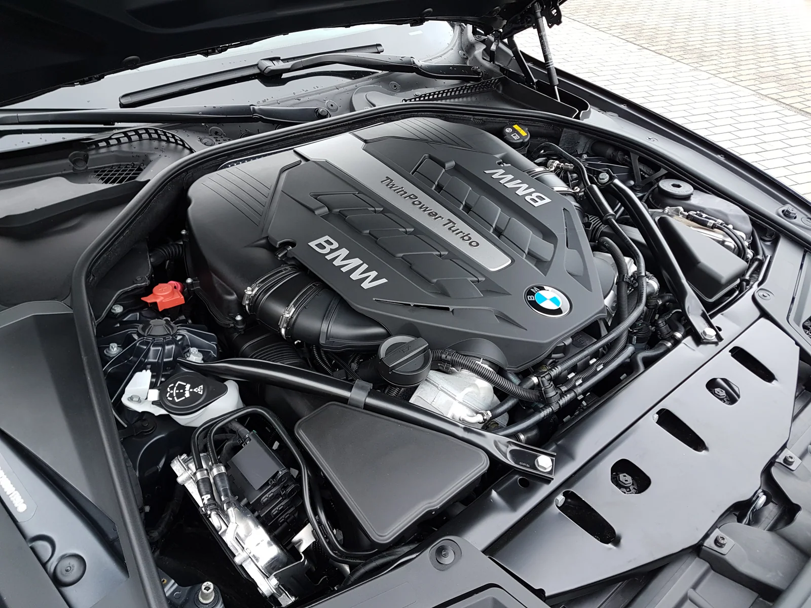 BMW N63TU turbo V8 motor