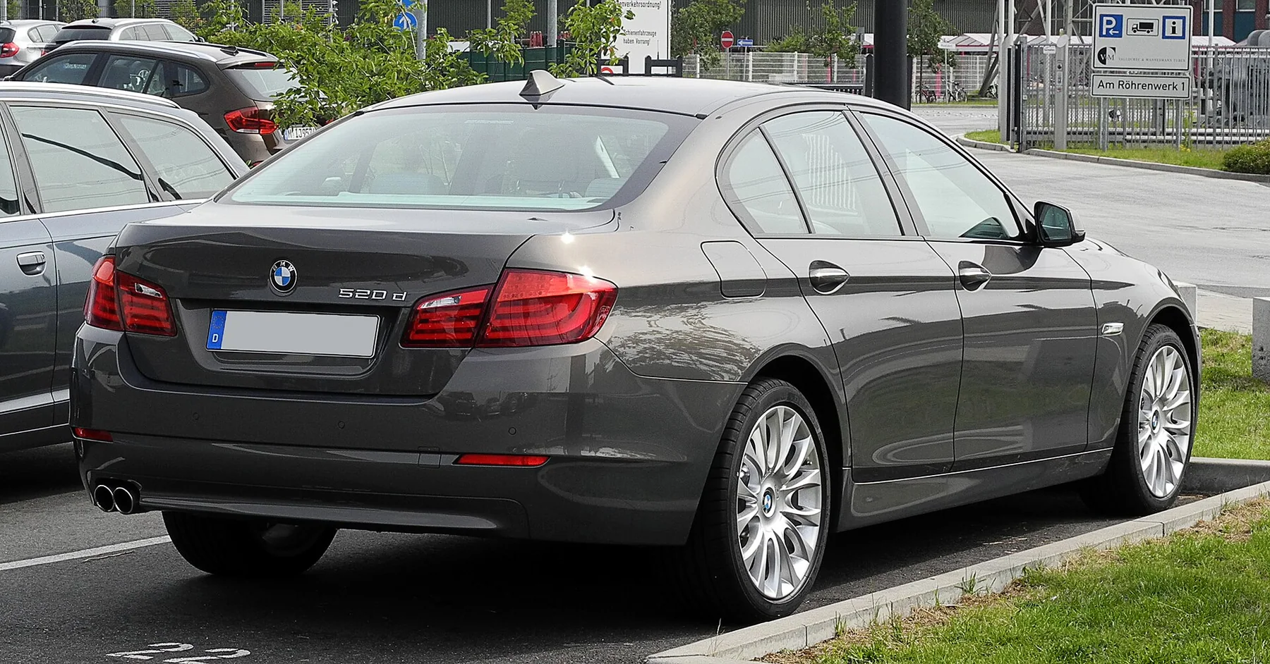 BMW 520d F10 makyaj öncesi arkadan görünüm