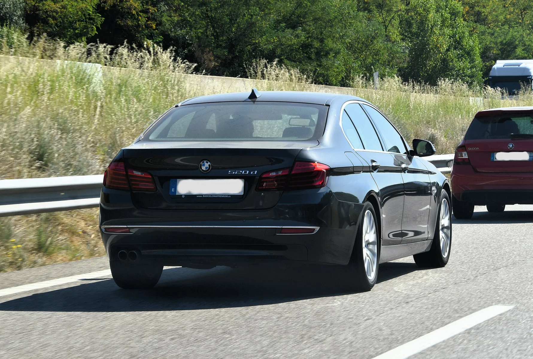 2014 BMW 520d F10 LCI yandan ve önden görünüm