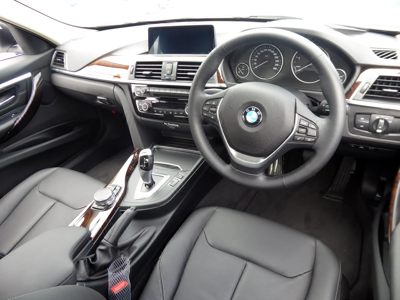 BMW F30 320d Luxury iç mekân ve otomatik vites