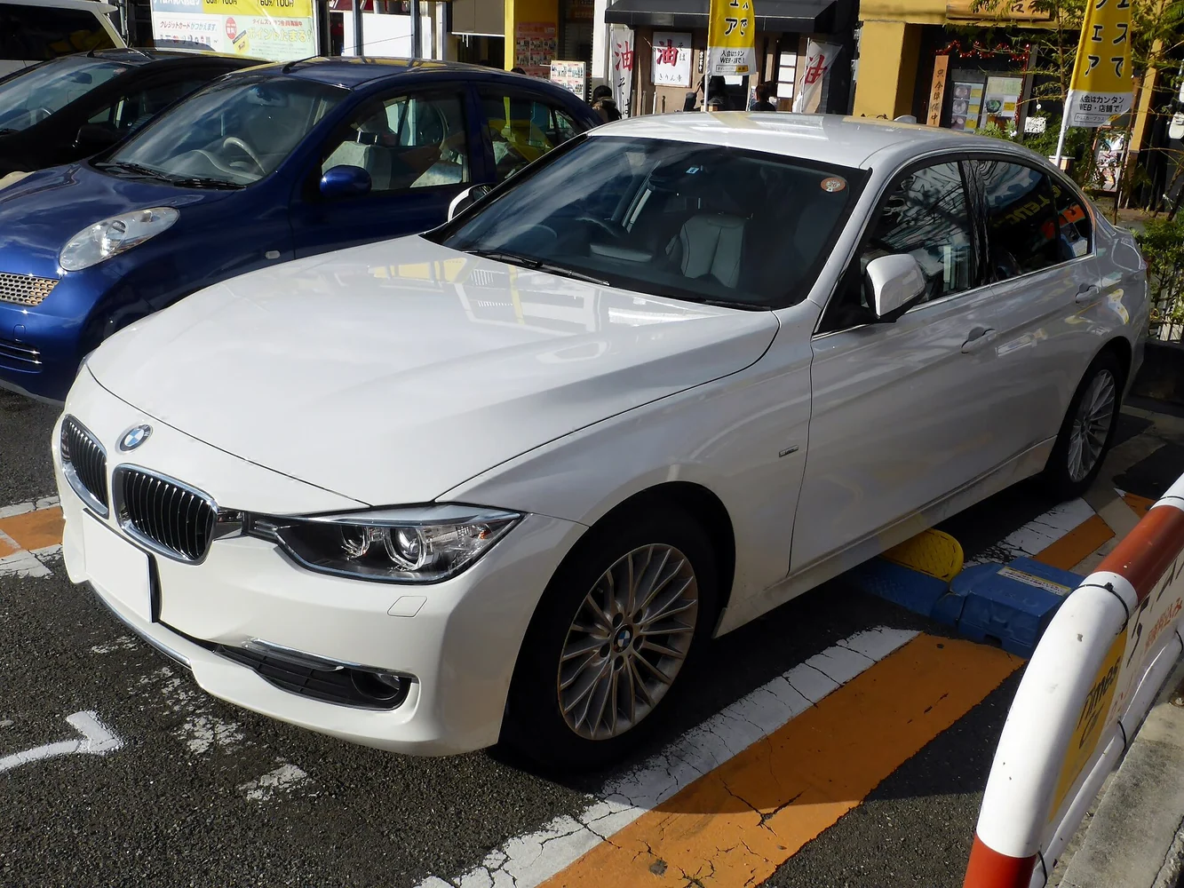Makyaj öncesi BMW F30 320d önden görünüm