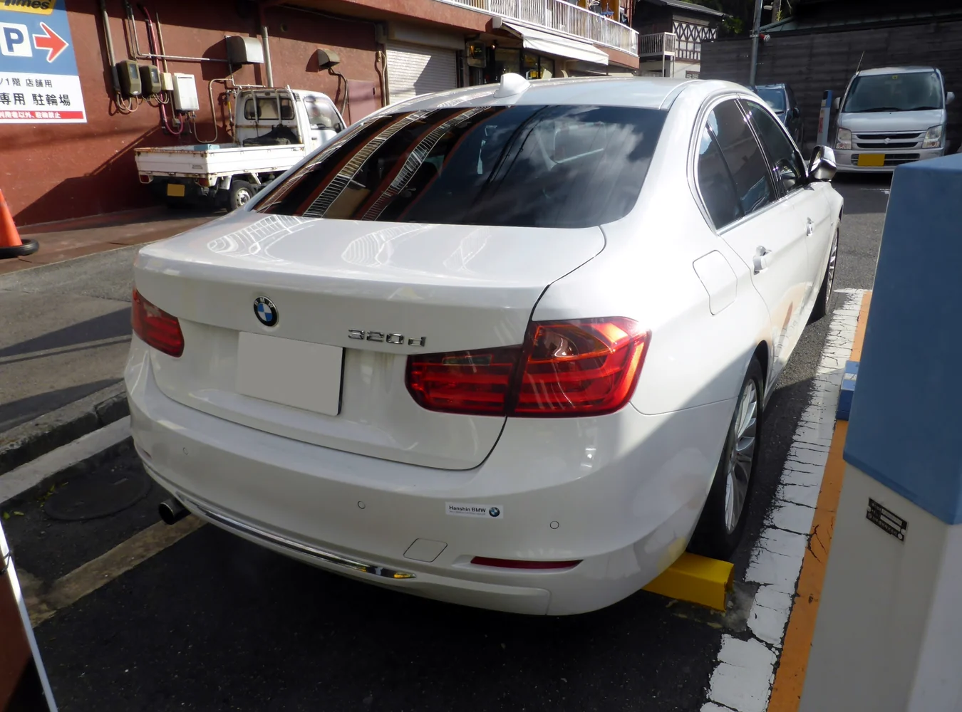 BMW F30 320d arkadan görünüm