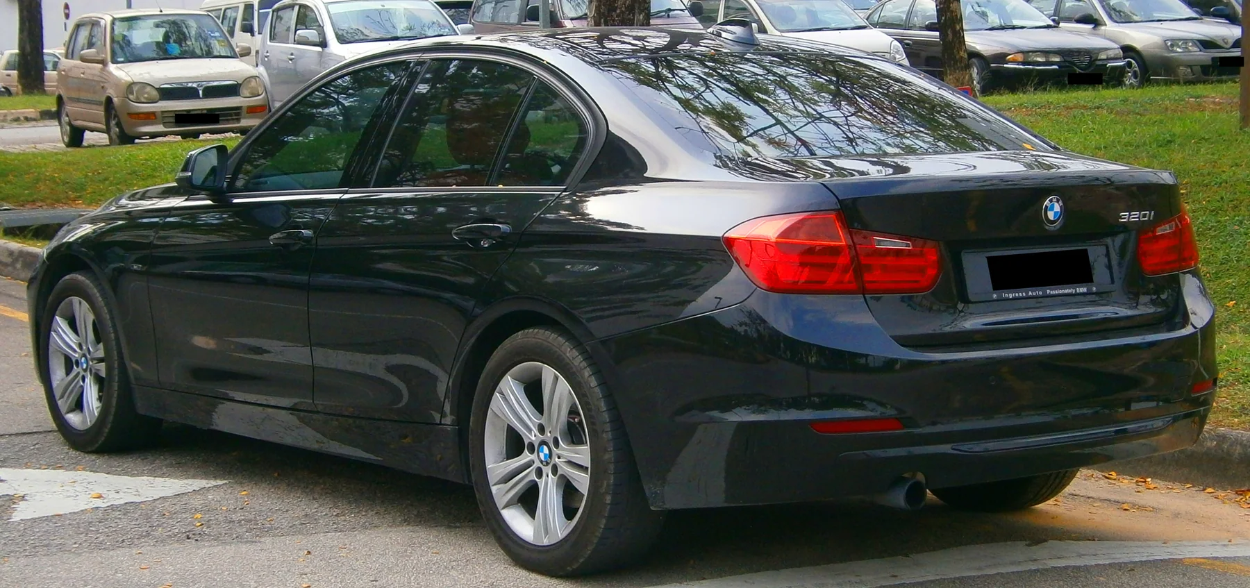 Makyaj öncesi BMW F30 320i Sport Line arkadan görünüm