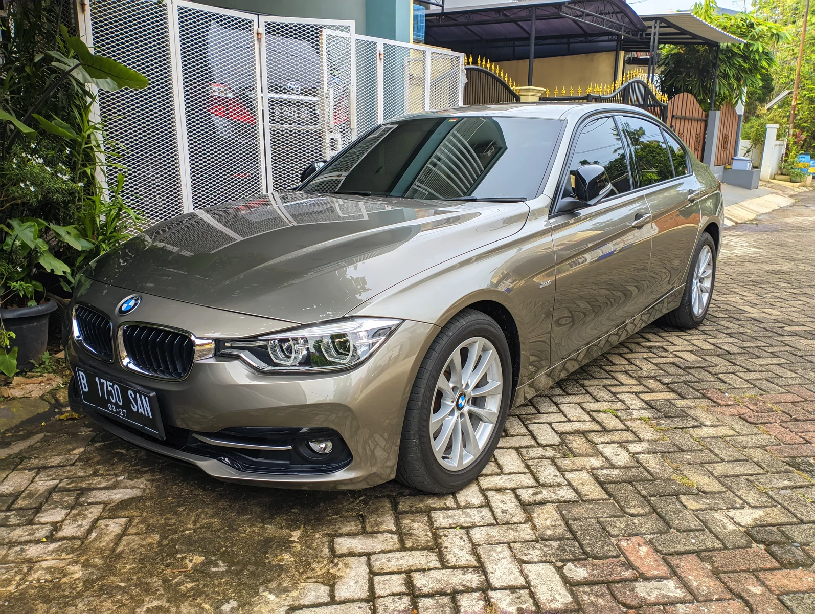BMW F30 LCI 320i önden görünüm
