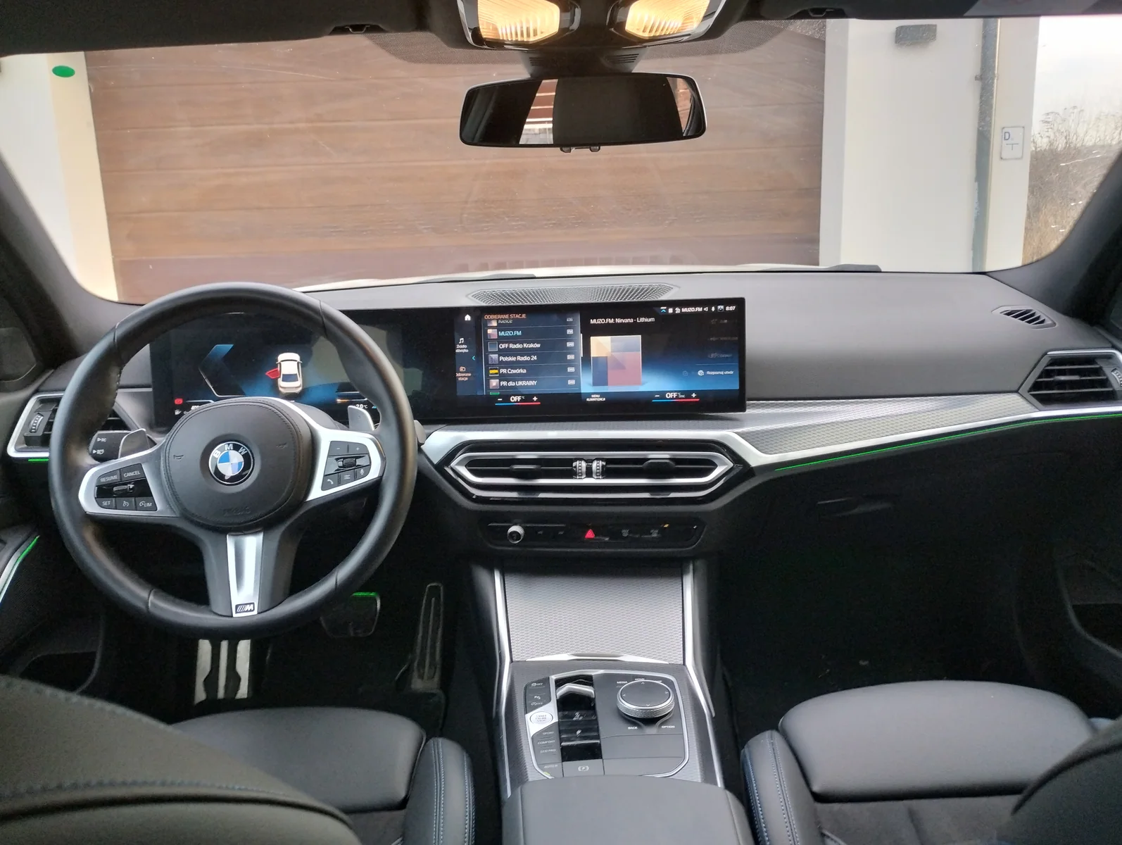 BMW G20 LCI kokpiti ve Curved Display