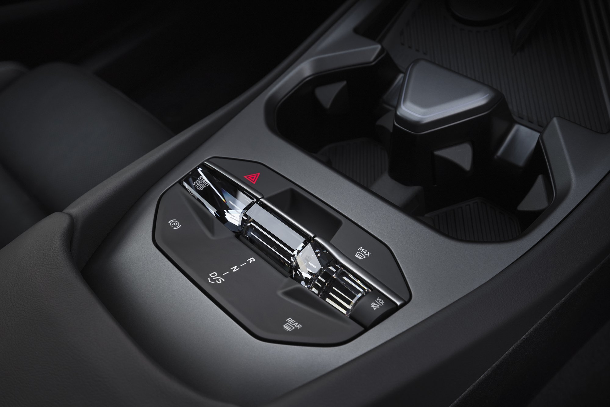 BMW G50 orta konsol ve vites seçici