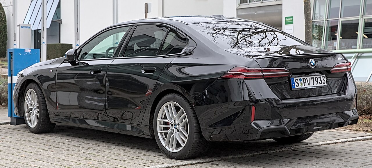 BMW G60 520d sedanın yan profili