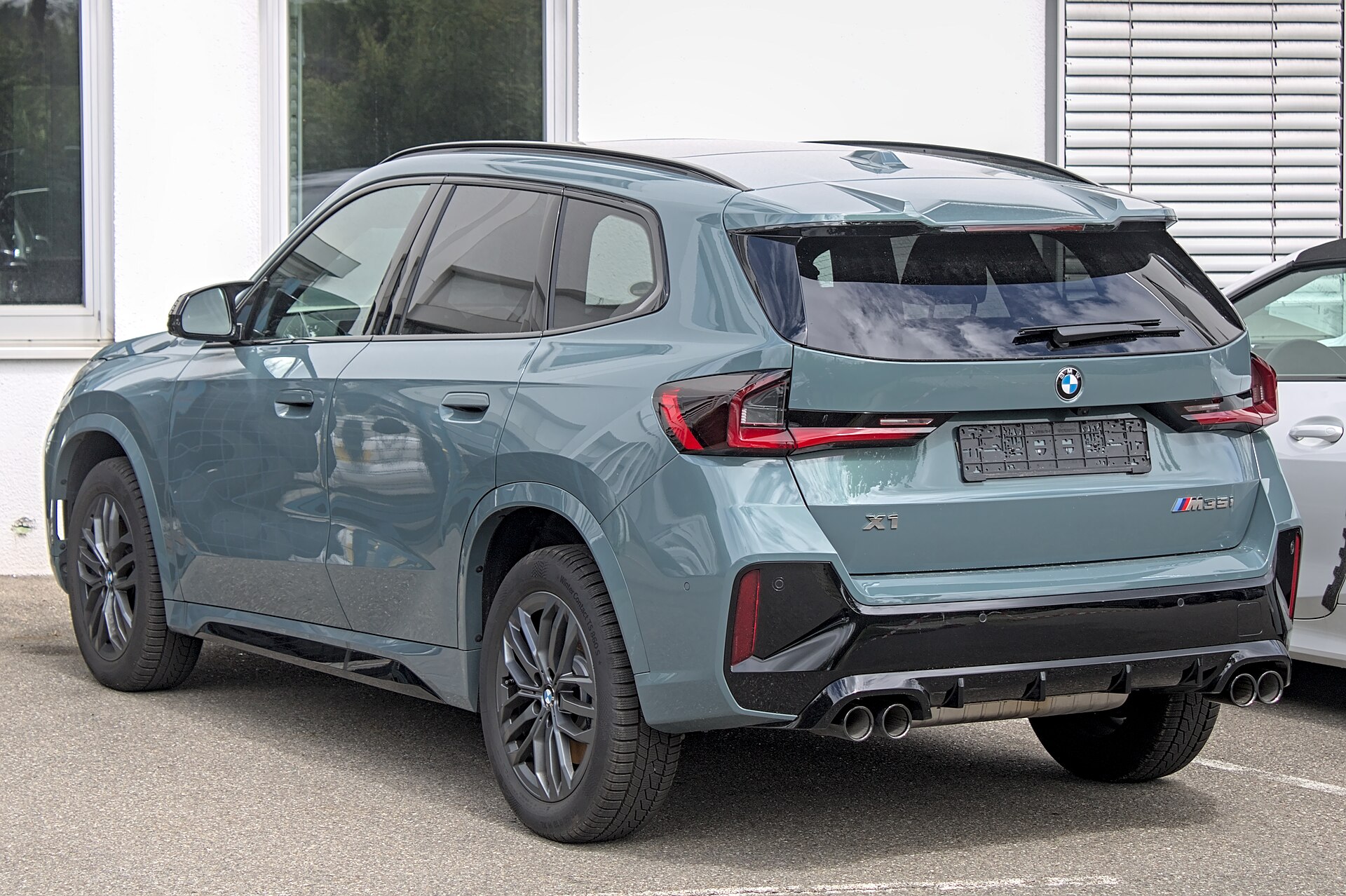 BMW X1 U11 M35i arka görünüm