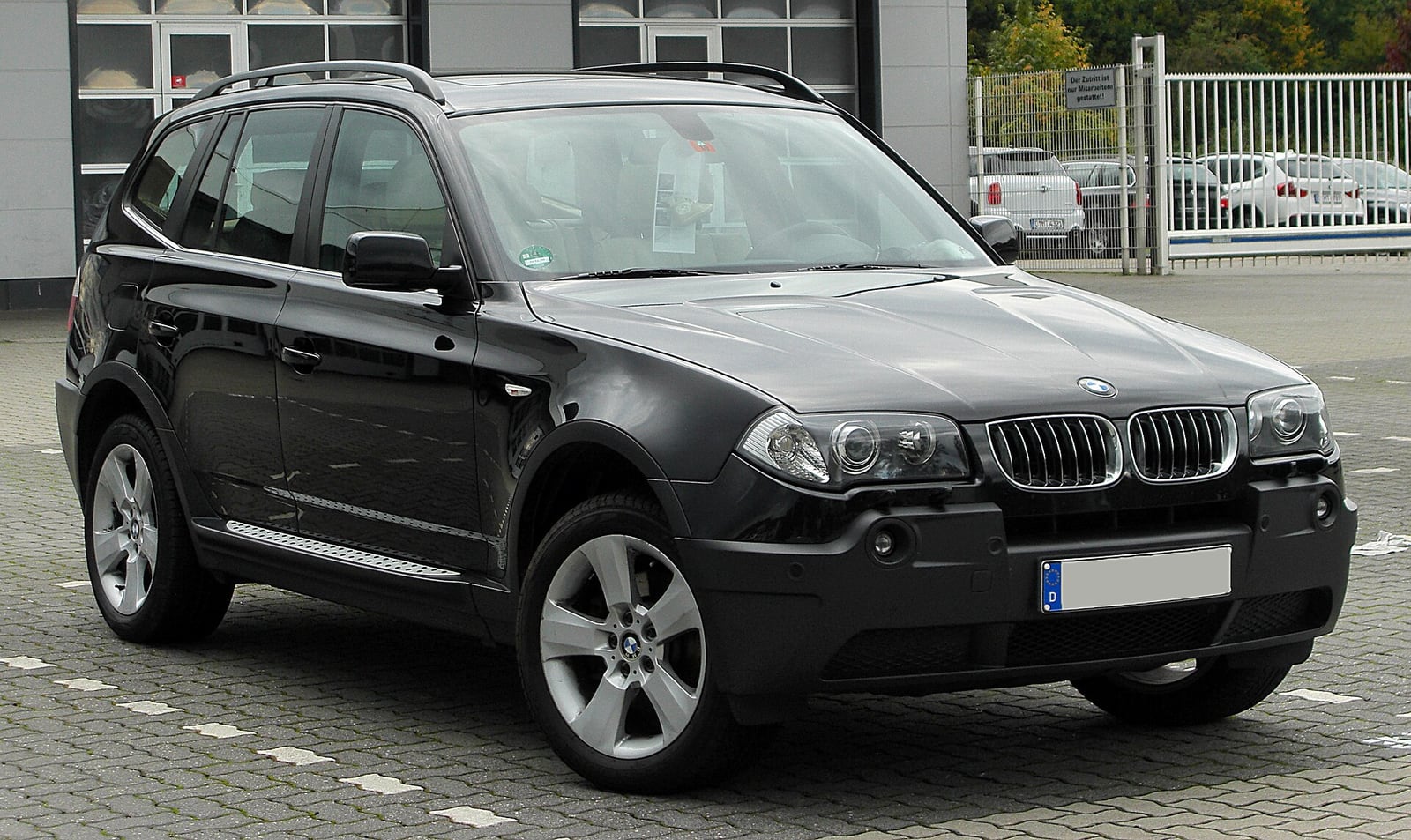 Makyajlı BMW X3 E83 ön görünümü