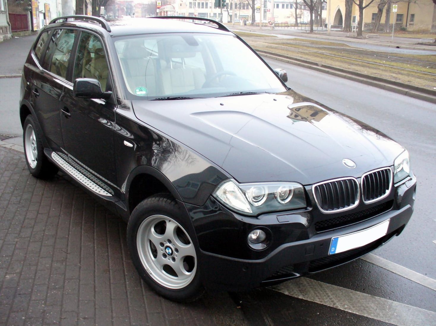 Siyah BMW X3 E83 2.0d makyajlı kasa