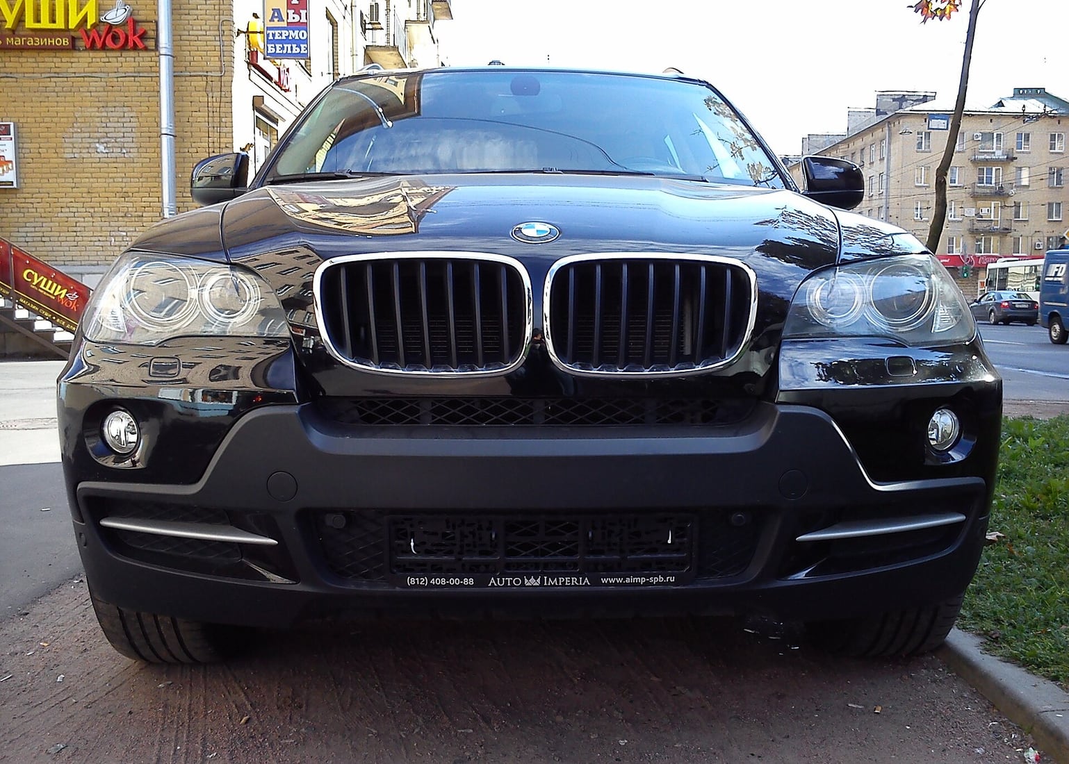 İkinci nesil BMW X5 E70, önden üç çeyrek görünüm
