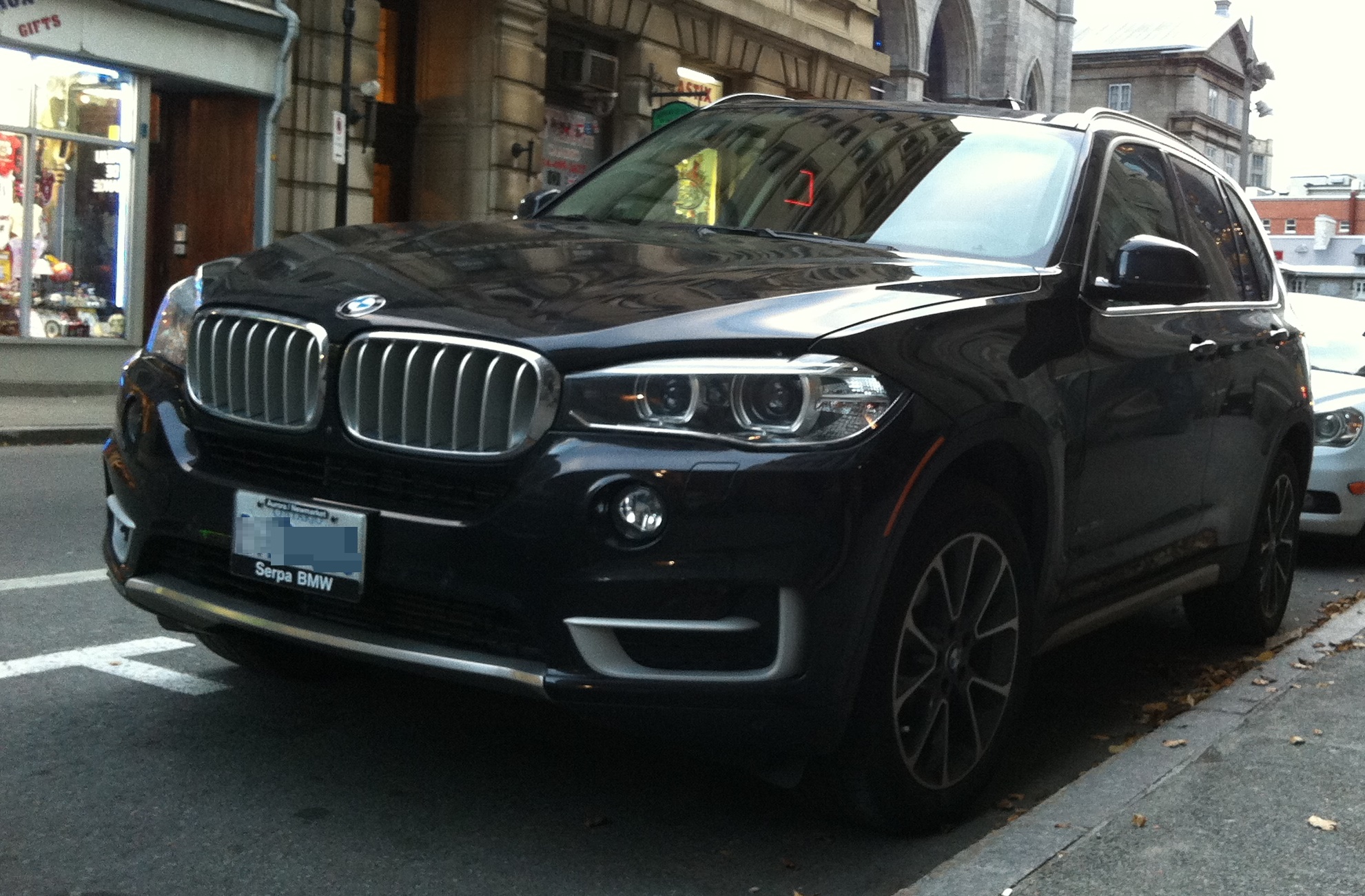 BMW F15 X5 yandan, gövde ve yerden yükseklik