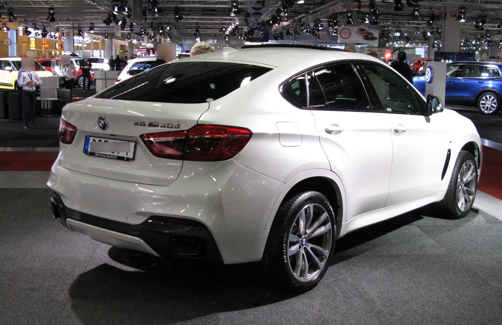 BMW X6 F16 arka yan görünüş