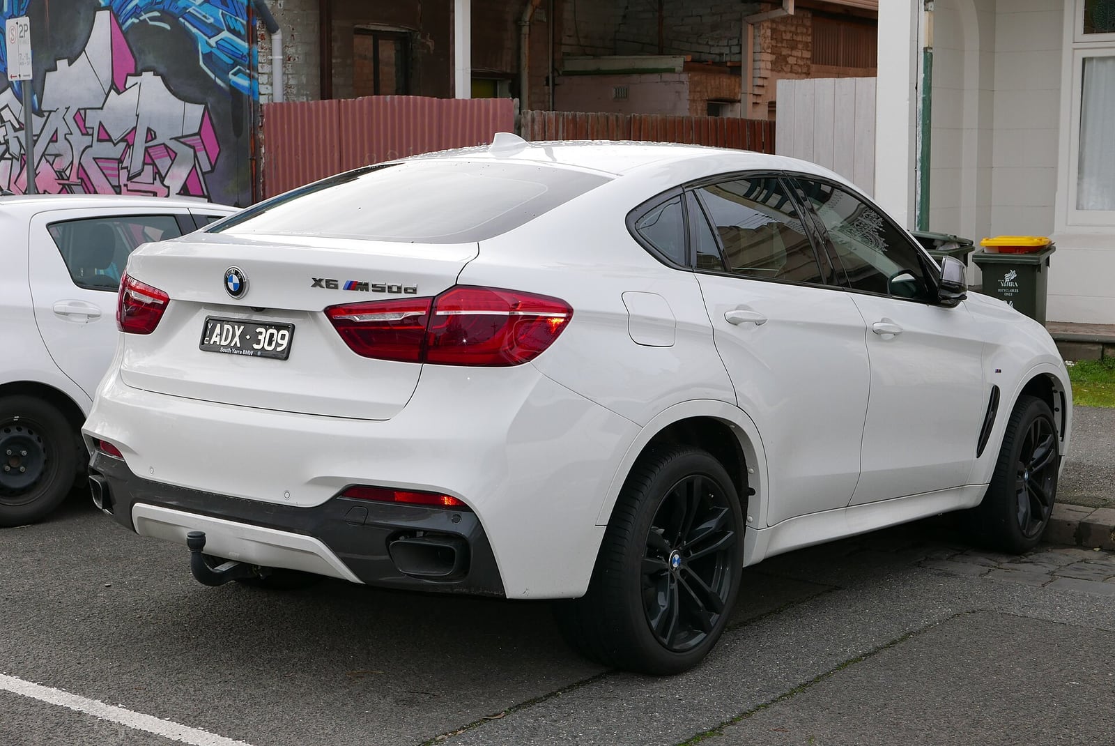 BMW X6 F16 M50d yandan görünüş