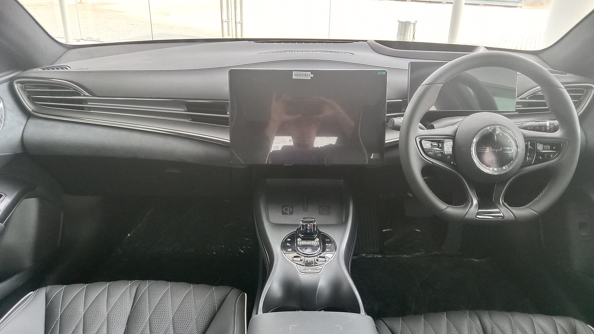 BYD Seal iç mekânı ve ön koltukları