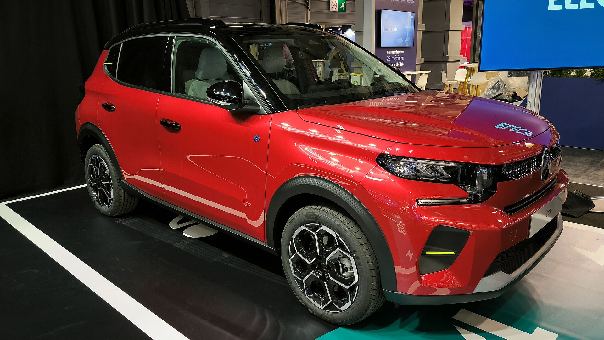 Paris otomobil fuarında sergilenen Citroën ë-C3
