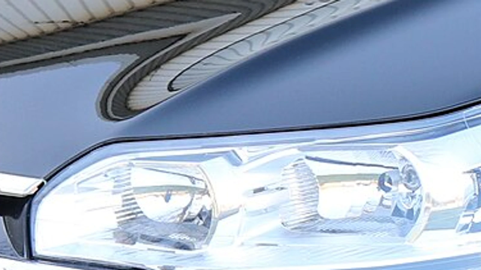 Citroën C5 X7 ön far ve gövde ayrıntısı