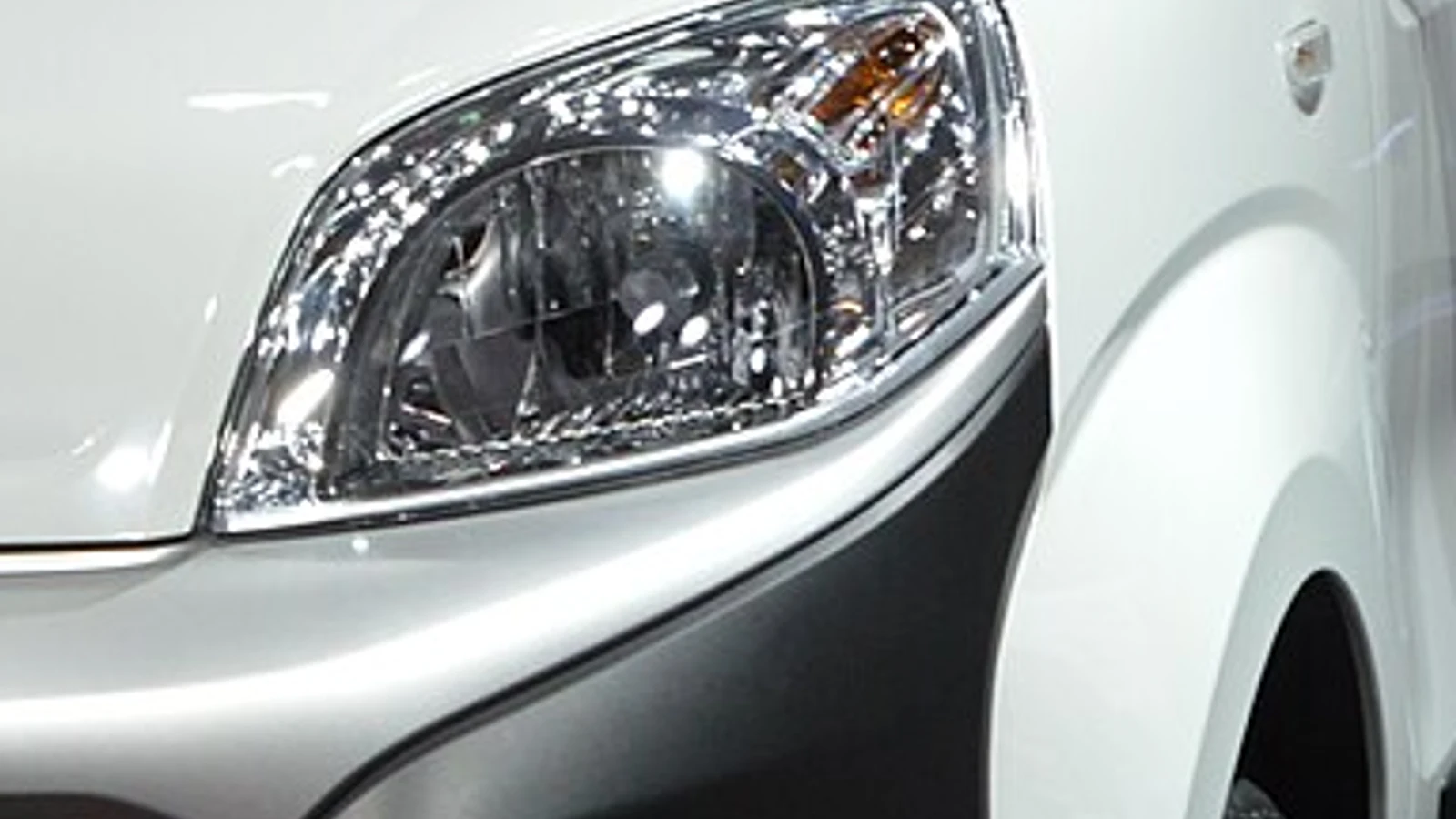 Fiat Fiorino ön far ve gövde ayrıntısı