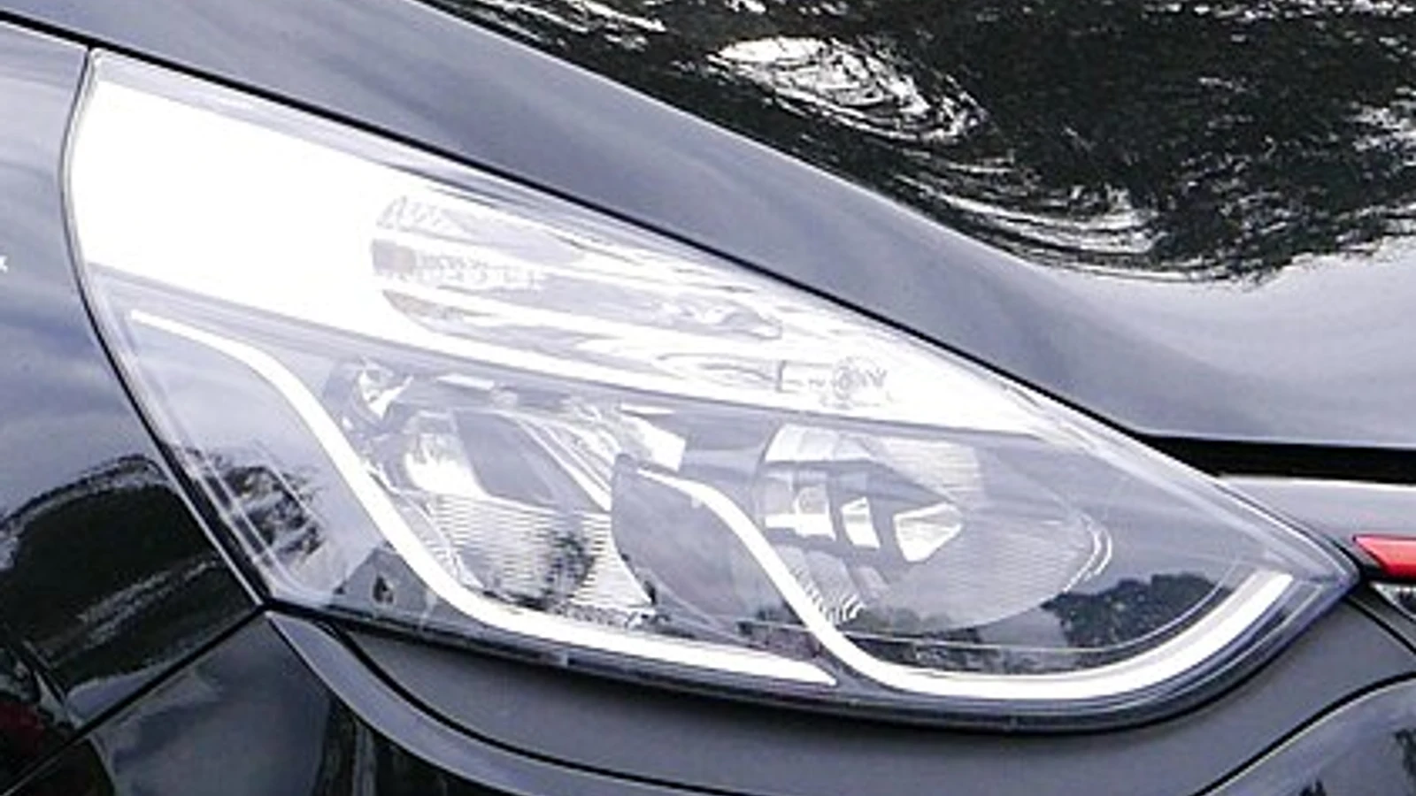 Clio IV far detayı