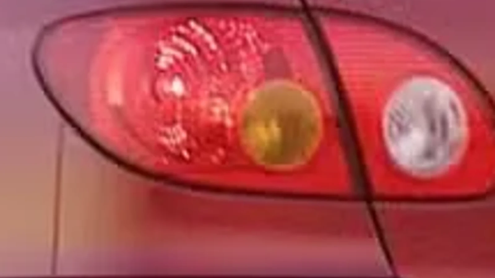 Toyota Corolla E120 stop lambası ve arka gövde