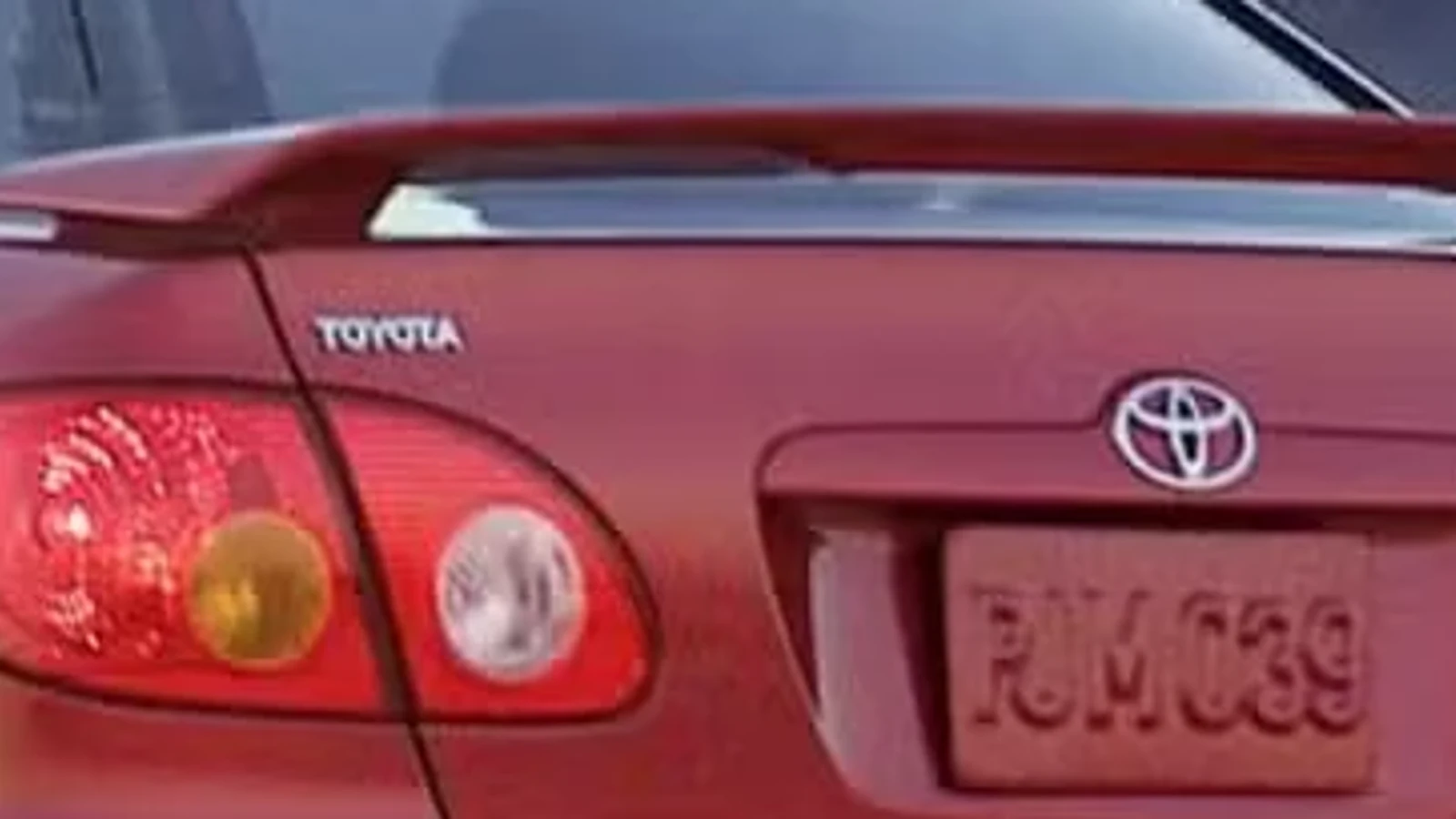 Toyota Corolla E120 arka aydınlatma ayrıntısı